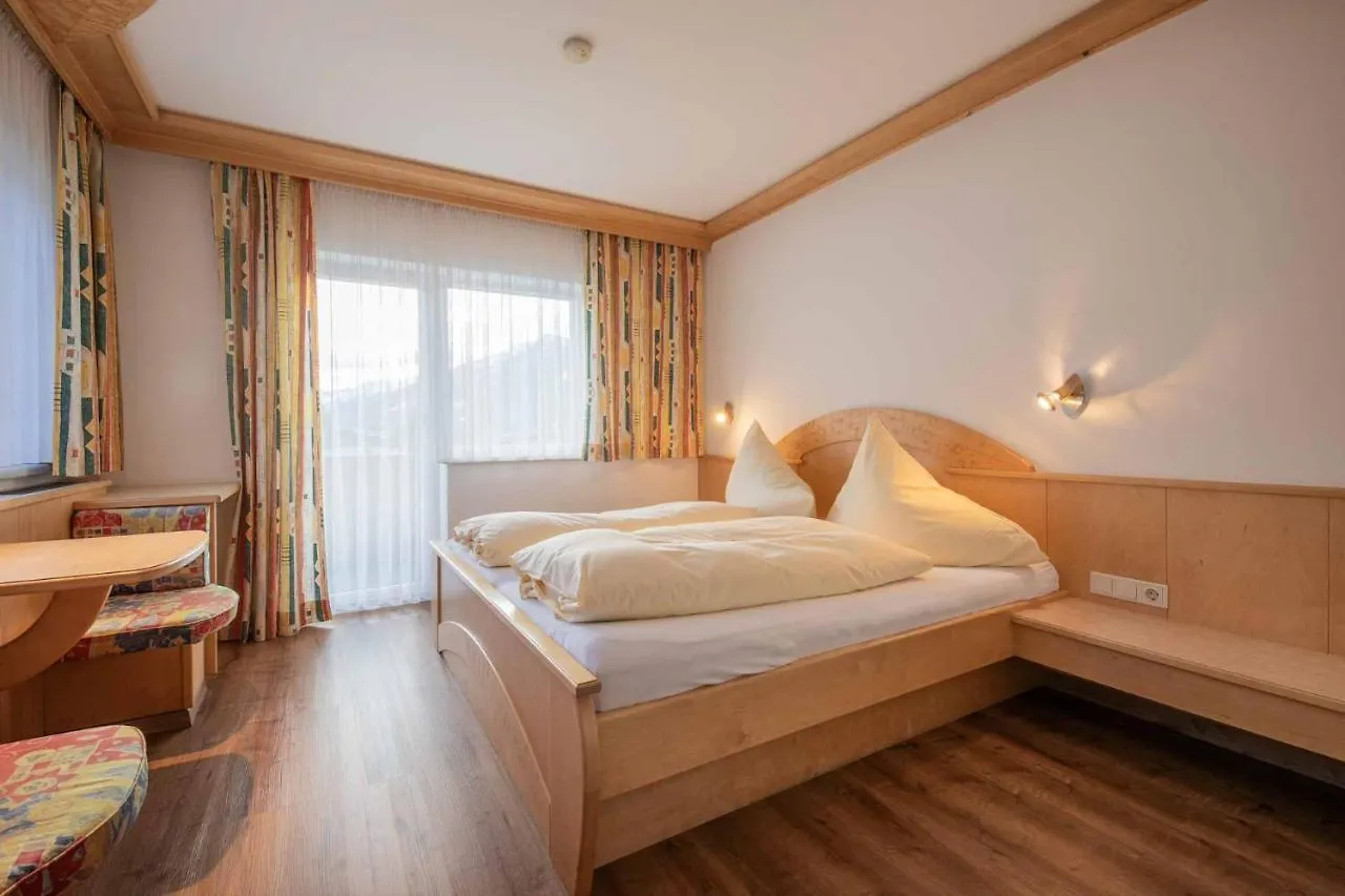 Hotel Haus Hubertus Mieders 4*,  Austria