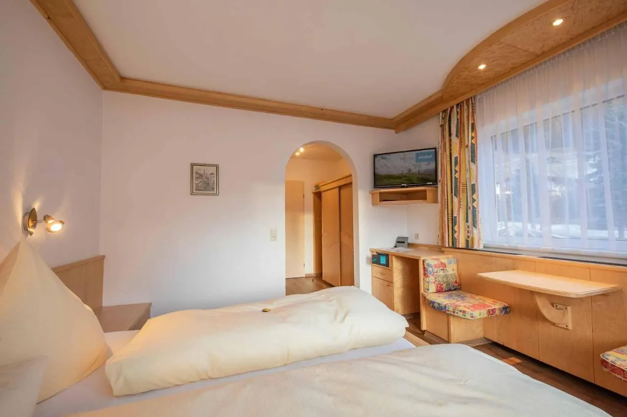 Hotel Haus Hubertus Mieders 4*,
